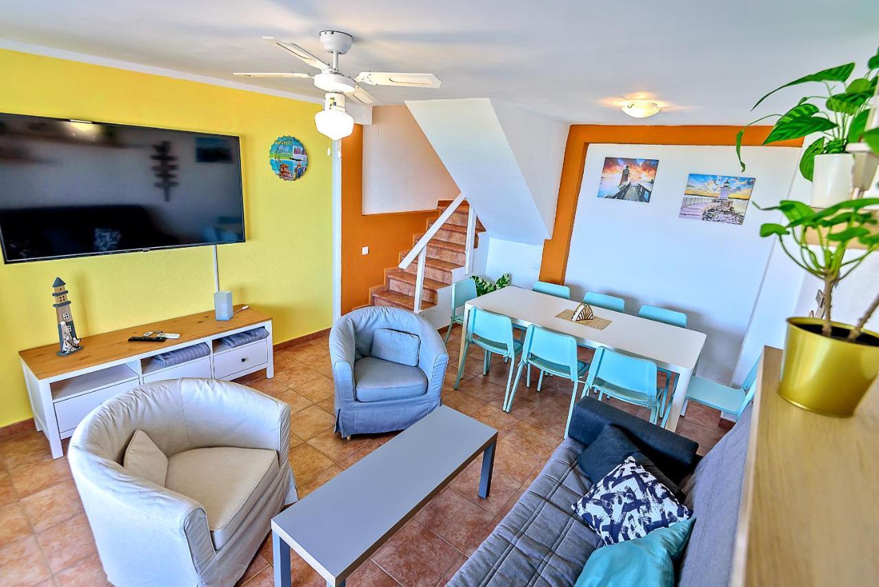 Ocean Sunset Beachfront House With Terraces Сasa de vacaciones *
